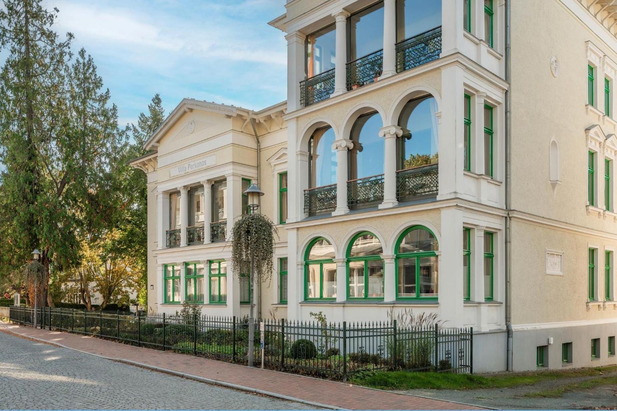 Appartement Gemuetliche Fewo Mit Dachterrasse, Parkplatz, Zentral - Aber Ruhig Gel. à Heringsdorf  Extérieur photo